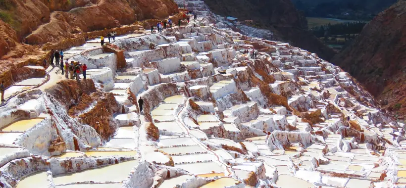 Maras_ Un espectáculo de sal y paisajes Maras_ Un espectáculo de sal y paisajes