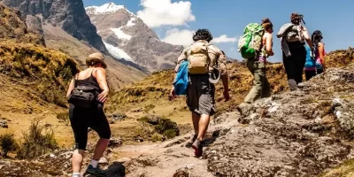 ¿Cómo elegir el equipo adecuado de trekking para las condiciones en Cusco?